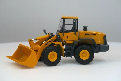 CONRAD Modelle I KOMATSU WA250-5-Radlader "Heffner" (1:50) - Bild 1 von 4
