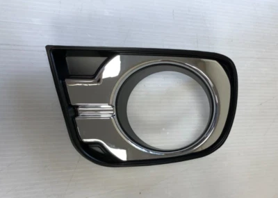 Genuine Ford Ranger 2000-2012 Fog Lamp Protecting Cover 1482538 - Image 1 of 3