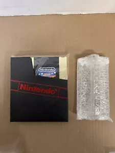 Nintendo World Championships NES Edition Deluxe Switch Gold Cartridge/stand - Picture 1 of 5