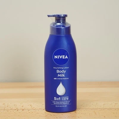 NIVEA 5 en 1 Loción Nutritiva de Leche Corporal 13.5oz 400ml Hidratante para Piel Seca Foto 1 de 4
