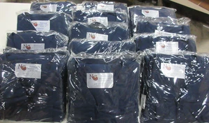 Lote de 13 conjuntos de gorras y vestidos de graduación para adultos azul marino mate de 6'9"-6'11" - Imagen 1 de 3