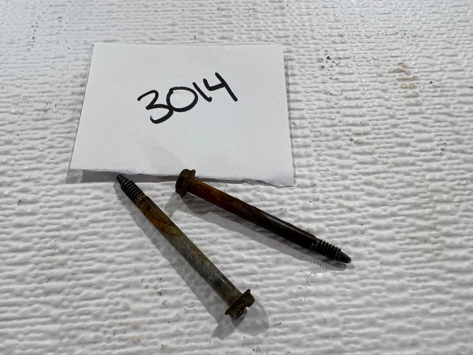 Juego de tornillos de cubierta de filtro de aire Briggs & Stratton 690244 (#3014) Foto 1 de 1