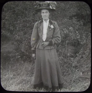 Linterna mágica de vidrio diapositiva mujer eduardiana con flores en sombrero foto c1910 - Imagen 1 de 2