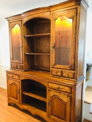 Beaut Lighted French Country Heckman Buffet Chest Ethan Allen Pottery Barn  - Изображение 1 из 4