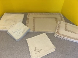 Lot Of Vintage Cloth Table Setting With Napkins, Table Cloth, Placemats (Lot 1) - Picture 1 of 4