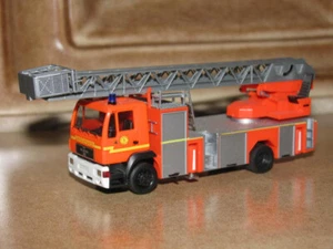 Herpa 045407 FW MAN M2000L DLK Drehleiter Feuerwehr Hamburg - Bild 1 von 2