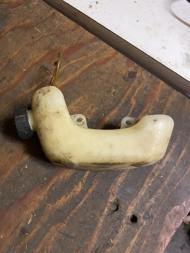 OEM Weed Eater FX26 String Trimmer Fuel Tank Free Shipping - Image 1 of 1