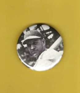 St. Louis Cardinals Stan Musial 2 Inch Baseball Pin Back Button - Picture 1 of 2
