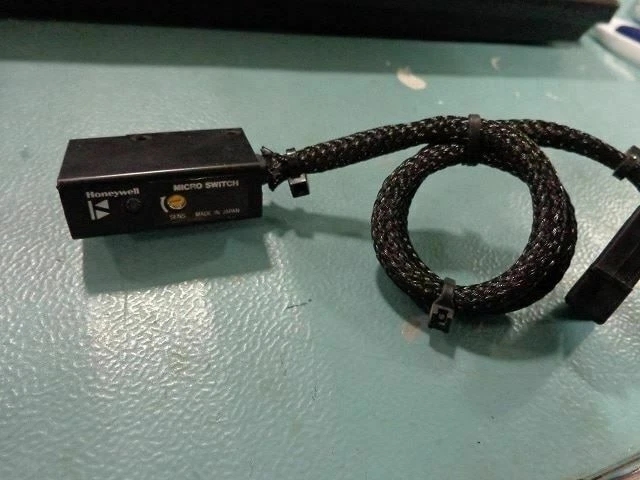 Honeywell - Micro Switch FE7B-DD5-M957A Sensor - Image 1 of 1
