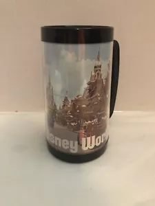 Taza grande de plástico Thermo-Serv vintage de Walt Disney World HECHA EN EE. UU. - Imagen 1 de 7