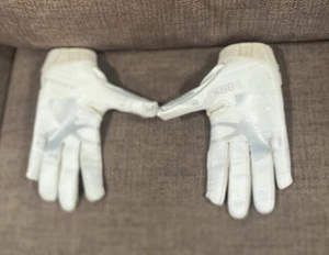 Gebrauchte Mädchen Under Armour weiße Fußballhandschuhe F8 Größe L - Bild 1 von 2