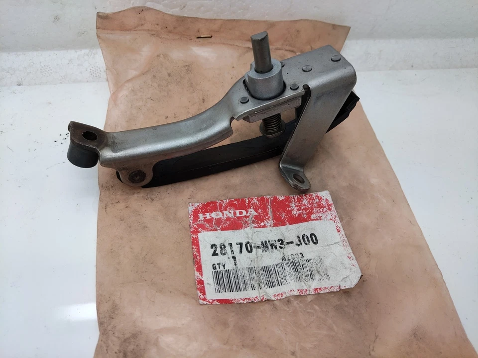 Honda Tensioner Assy 28170-MW3-J00 CB750 CB750F2 Nighthawk 91-01. Genuine Honda  - Image 1 of 3