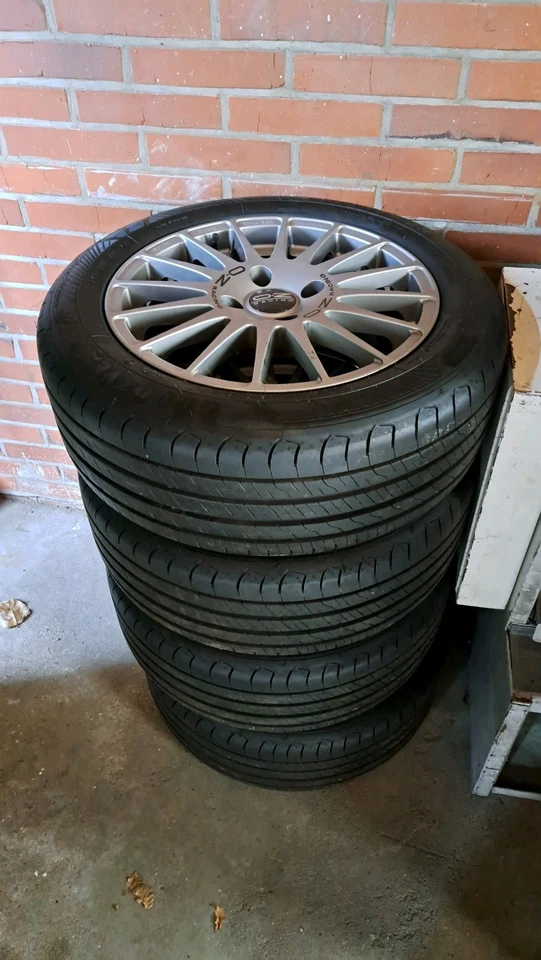 Moin...ICH BIETE  HIER Meine Neuwertigen FELGEN mit REIFEN ZUM VERKAUF AN. - Bild 1 von 4