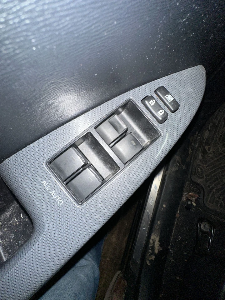 Interruptor de puerta delantera Toyota Venza 2013-2016 Foto 1 de 1