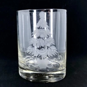Juego de 2 HERMOSOS vasos/vasos de whisky de árbol de Navidad grabados Neiman Marcus - Imagen 1 de 3