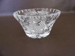 Small Glass Candy Or Nut Dish With Frosted Flower Design - Picture 1 of 5