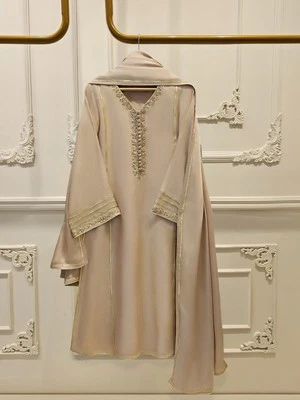 Traje bordado de red de algodón Agha Noor de 3 piezas Foto 1 de 4