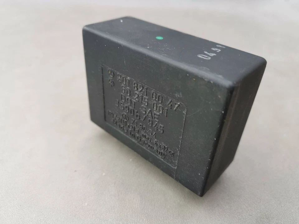 Mercedes 190 W201 1991 Altre Centraline Moduli 2018210047 AMB13739 - Immagine 1 di 3