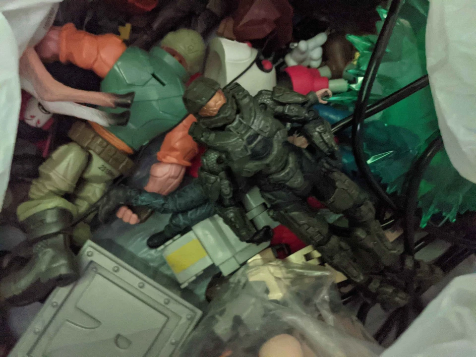 Lote mixto de juguetes 70-100 figuras y accesorios aleatorios Foto 1 de 1