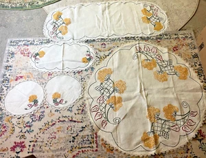 Vintage Embroidered Flower Boho Design Table Cloth, runner and Doilies set ! - Picture 1 of 10