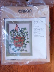 "Kit Caron Crewel ""Hiedra Colgante"" 5"" x 7" - Imagen 1 de 2