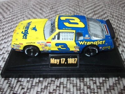 1987 #3 Dale Earnhardt Wrangler Pass in the Grass The Movie versión de carreras 1/64 Foto 1 de 4