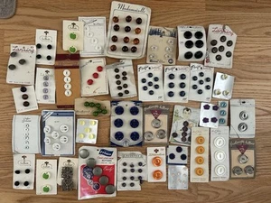 Vintage Sewing Buttons On Cards Mixed Lot 37 cards LaMode Le Chic 50s 60s 70s - Picture 1 of 5