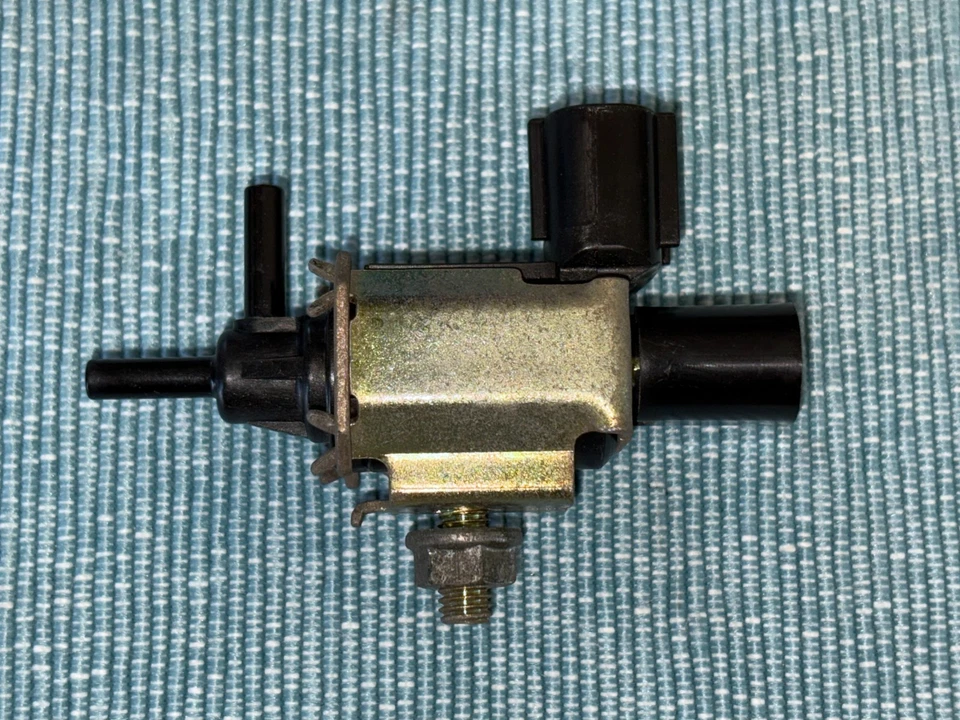 Solenoide de vacío Chevrolet Tracker Suzuki Esteem Swift K5T46284 probado Foto 1 de 2