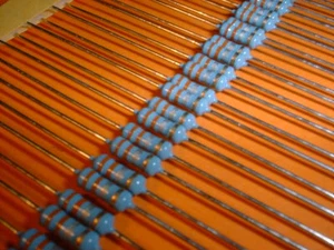 50x 0,33 Ohm Metallschicht Widerstand 0,6Watt - Bild 1 von 2