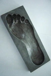 Vintage Fußabdruck Skulptur aus massivem Metall brutalist Italien 1970er Jahre Fuß 70er Jahre - Bild 1 von 7