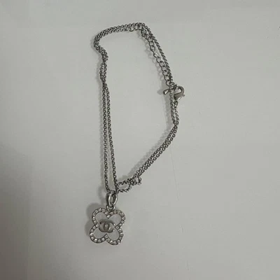 Collar con motivo de flores CHANEL colgante de piedra de plata joyería de lujo Foto 1 de 4