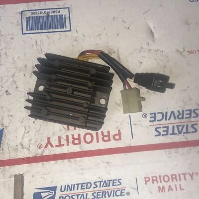 Регулятор напряжения выпрямителя 2001 Suzuki SV650 99-01 - Изображение 1 из 2