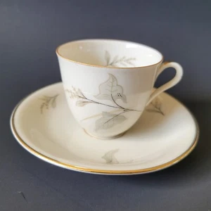 Small TEA CUP & SAUCER SET by EDELSTEIN Wispy Leafs Demitasse Bavaria Gold Trim - Imagen 1 de 3