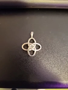 .925 Celtic Love Knot -- 1 inch--- Sterling Silver --- Lot 1367 - Picture 1 of 2