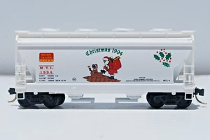 MTL XMAS Car - 1994. N Scale. 2 Bay ACF Covered Hopper. Micro Trains Line. New. - Picture 1 of 3