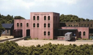 NEW DPM 35400 FEDUPS Freight Co. Kit HO Scale FREE US SHIP - Picture 1 of 9