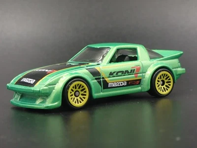 1978-1985 Mazda RX7 Koni Jdm 1:64 Scala da Collezione Diorama Modellino Auto - Immagine 1 di 4