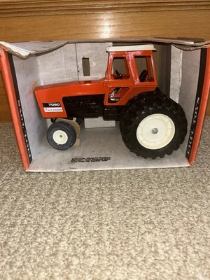 1/16 Allis Chalmers 7080 Black Belly  in box - Image 1 of 4