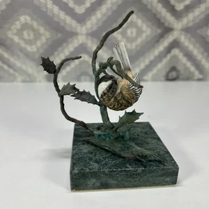 Vintage japanischer Küken Vogel im Baum Metall auf grünem Marmorsockel Skulptur - Bild 1 von 10