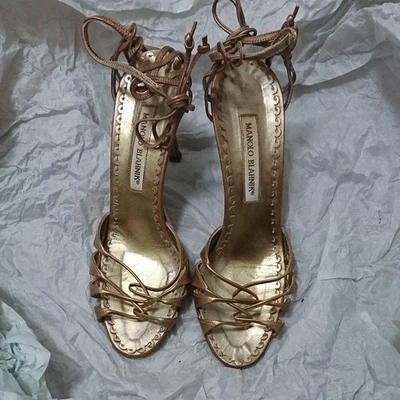 Manoloblanik 凉鞋 高跟鞋 金色 系带 女士 罕见 尺码 US7.5 — 第 1/3 张图片