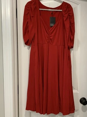 Pinup 时尚红色连衣裙女式 20w 长度 MIDI Ruche 袖甜心领 — 第 1/4 张图片