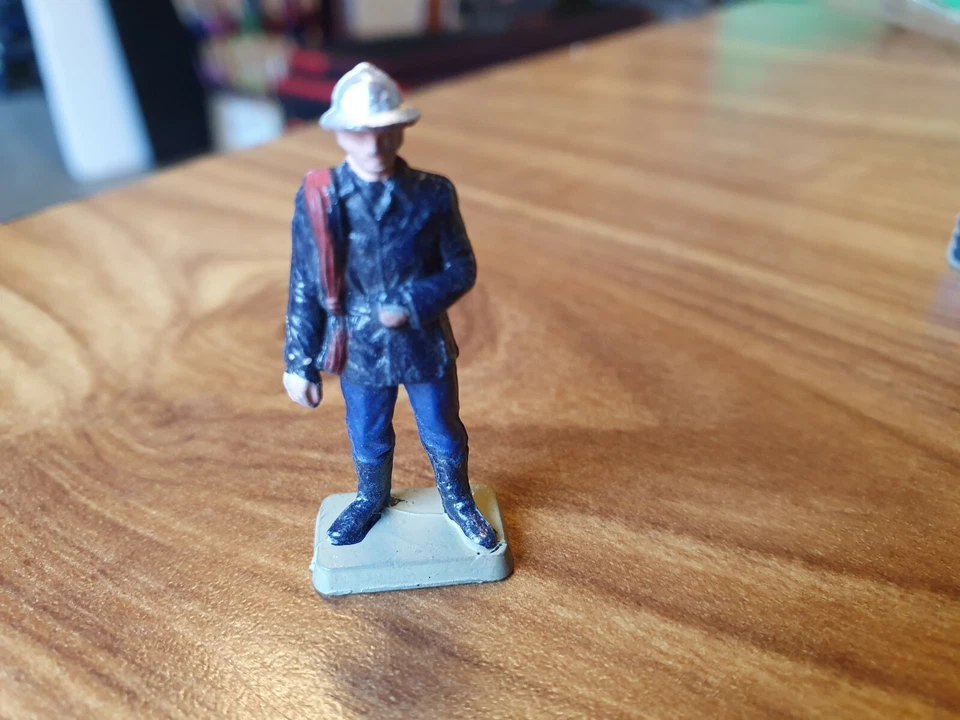 figurine pompiers debout starlux  - Photo 1/1
