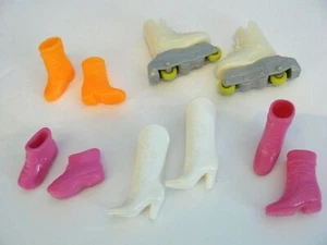 Vintage BARBIE ~ Lotto di 5 STIVALI - WESTERN, lampone da trekking e caviglia/roller blade - Foto 1 di 3