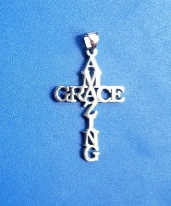 Vintage silberfarben beschriftet erstaunliche Gnade christliches Kreuz Anhänger Charm - Bild 1 von 4