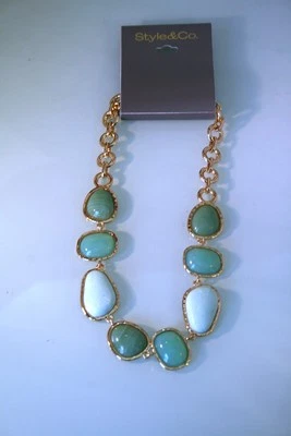 Collar Style & Co Tono Dorado Multi Estrás Verde, 14 1/2" + 3" Ext Foto 1 de 2