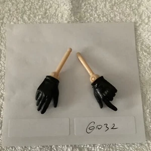 ZC World 1:6 Gloved female Hands Set G032 - Picture 1 of 1