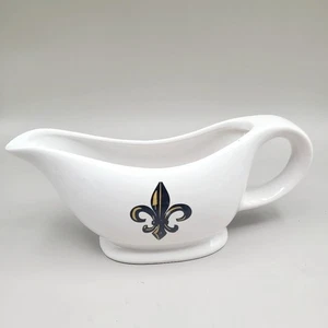 Coushatta Casino Resort weiße Sauciere mit Fleur-de-Lis Design - Bild 1 von 5