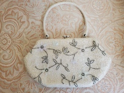 Bolso vintage con cuentas blanco y plateado, bolso con marco de metal con asa como nuevo Foto 1 de 4