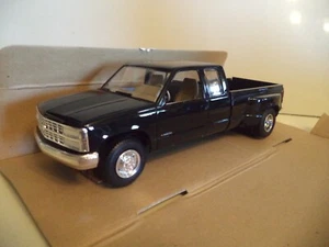 Chevrolet C-3500 1993 camioneta doble negra promoción 1/25 8653 AMT - Imagen 1 de 7