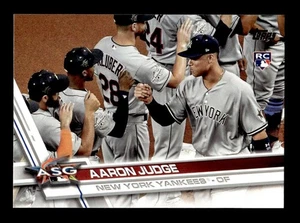 2017 Topps Update #US166b Aaron Judge Fist bump (Horizontal) - Picture 1 of 2